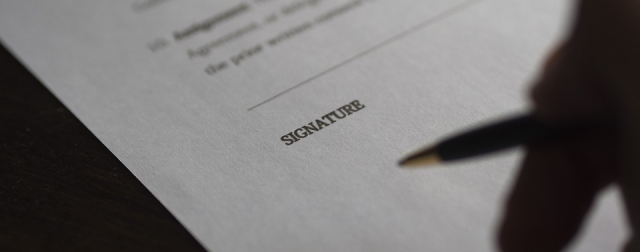 Résultat de recherche d'images pour "signature de contrat"