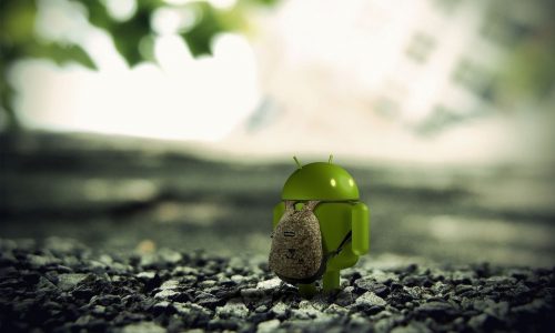 Personnage Android avec un sac à dos